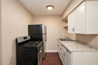 1037 E Tucker St in Fort Worth, TX - Building Photo - Building Photo