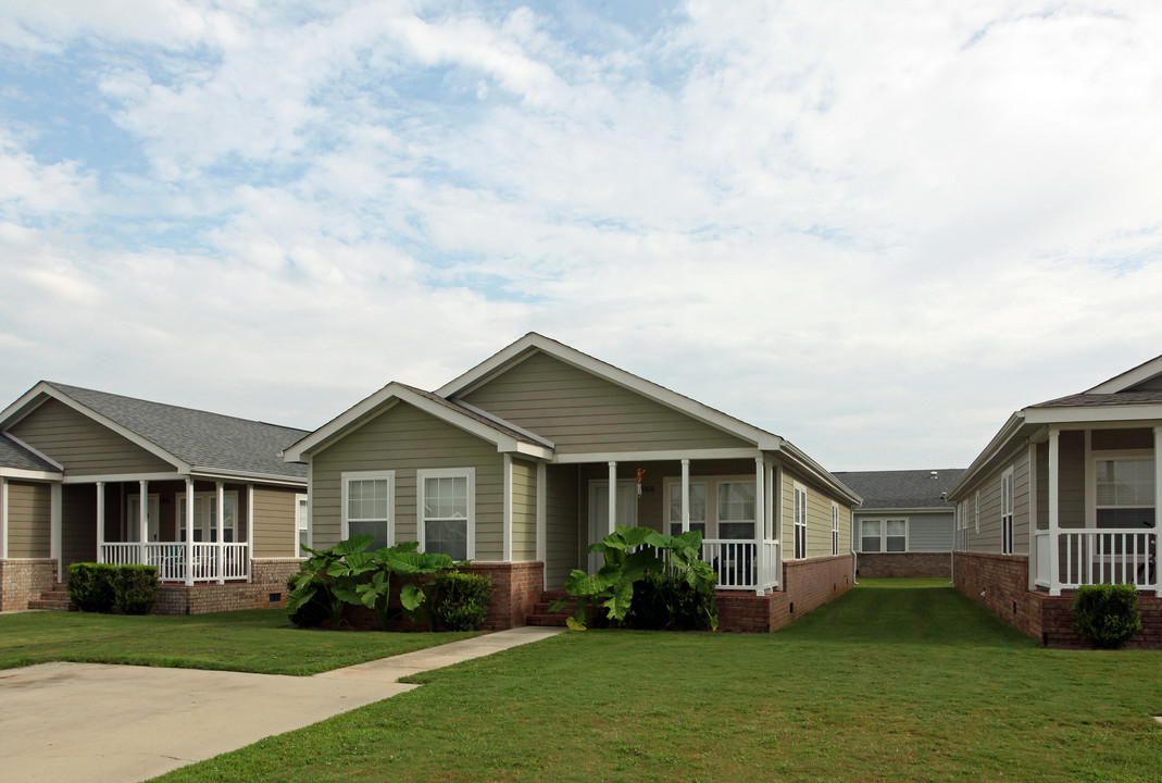 Inglewood Garden Homes in Robertsdale, AL - Building Photo