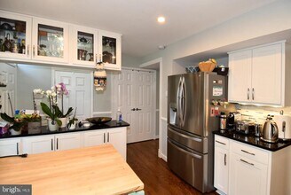 5433 Grove Ridge Way in North Bethesda, MD - Building Photo - Building Photo