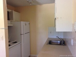 2150 Madison St-Unit -5 in Hollywood, FL - Building Photo - Building Photo