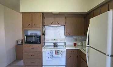 2404 Florentine Way in Clearwater, FL - Building Photo - Building Photo