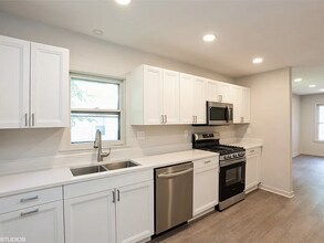 3215 E 8th St in Des Moines, IA - Foto de edificio - Building Photo