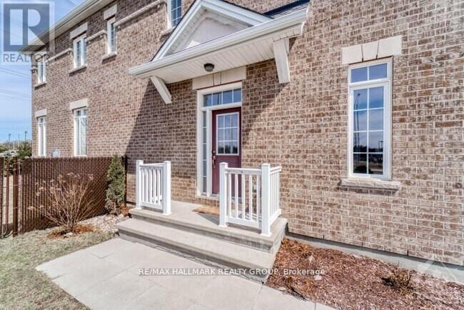 401 Foxhall Way in Ottawa, ON - Building Photo - Building Photo