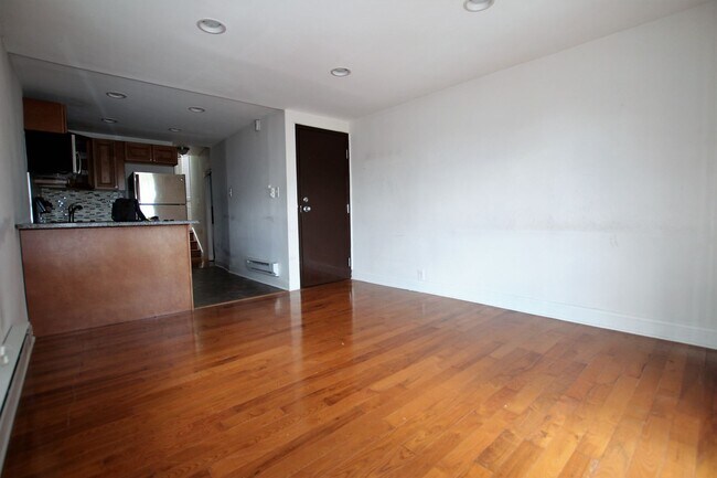 1641 S Broad St-Unit -3 in Philadelphia, PA - Building Photo - Building Photo