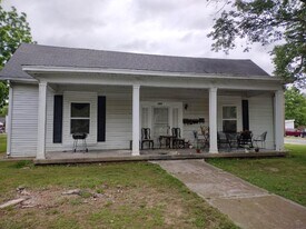 400 W Cedar St, Unit #3 in Franklin, KY - Building Photo
