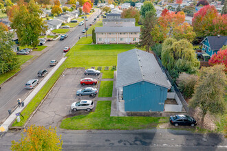 2000-2004 Jefferson St SE in Albany, OR - Building Photo - Building Photo