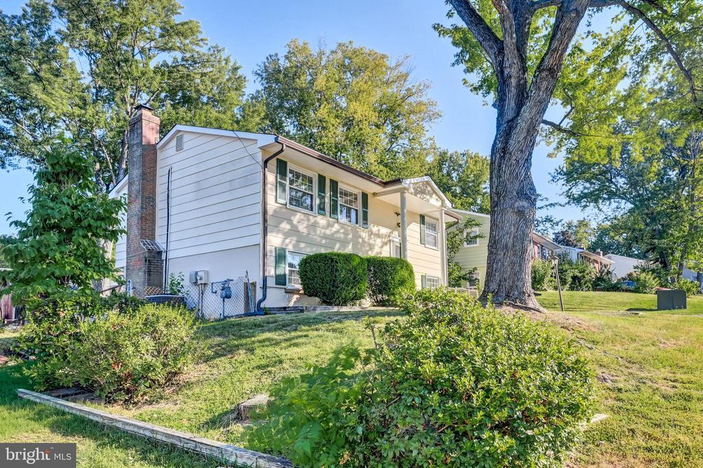 4512 Knoll Dr in Woodbridge, VA - Foto de edificio