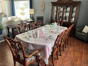 4171 Linden Cir in North Olmsted, OH - Foto de edificio - Building Photo