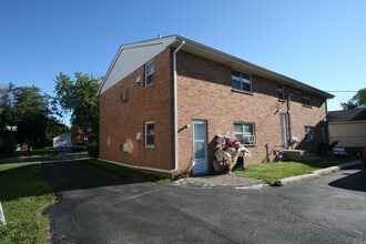 1459 Meyer St in Elgin, IL - Foto de edificio - Building Photo