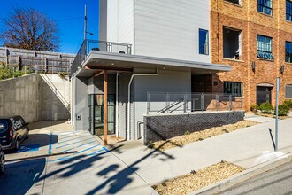 Bloomfield Lofts in Pittsburgh, PA - Foto de edificio - Building Photo