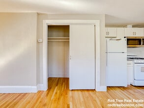 19 Town Hill St, Unit 2 in Quincy, MA - Building Photo - Building Photo