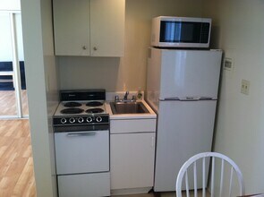 230 39th St, Unit #H in Manhattan Beach, CA - Foto de edificio - Building Photo