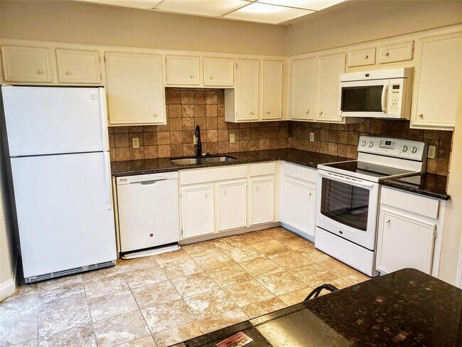 183 World of Tennis Sq in Lakeway, TX - Building Photo - Building Photo