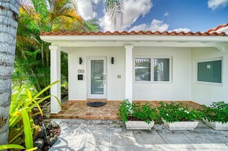 104 Santander Ave in Coral Gables, FL - Building Photo - Building Photo