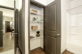 Springs At South Elgin in South Elgin, IL - Foto de edificio - Interior Photo