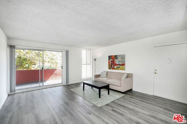 1208 W Adams Blvd in Los Angeles, CA - Building Photo - Building Photo