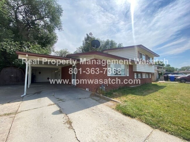property at 1605 Manzanita Dr
