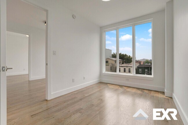 150 Erasmus St-Unit -305 in Brooklyn, NY - Building Photo - Building Photo