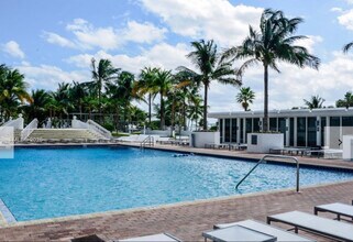 10275 Collins Ave in Bal Harbour, FL - Building Photo - Building Photo