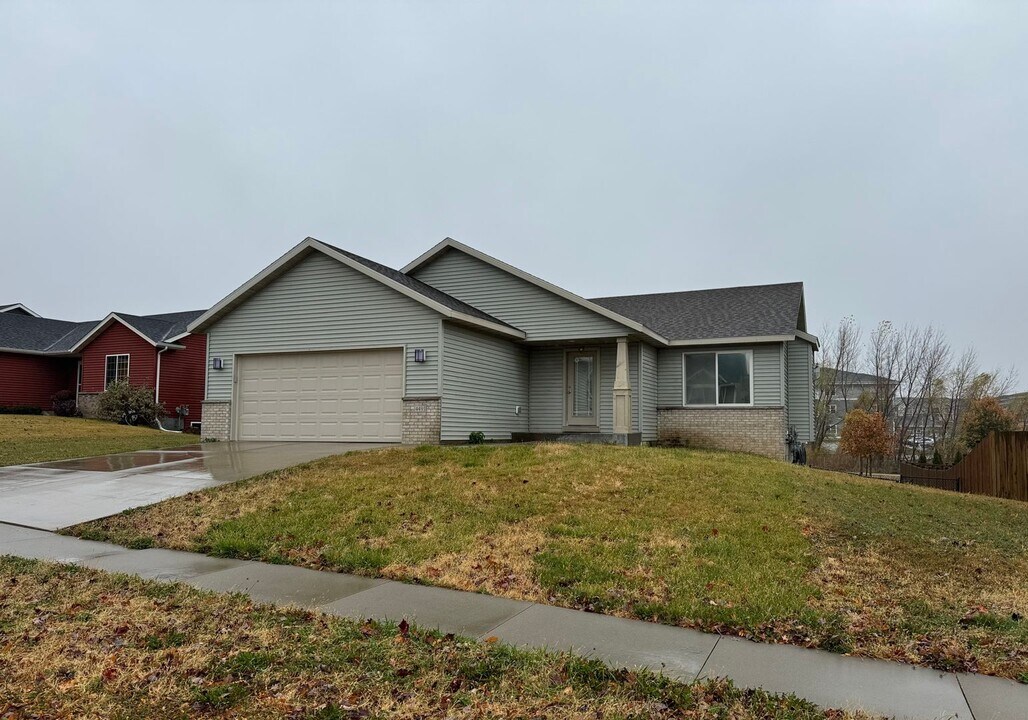 4491 Baraboo St NW in Rochester, MN - Building Photo