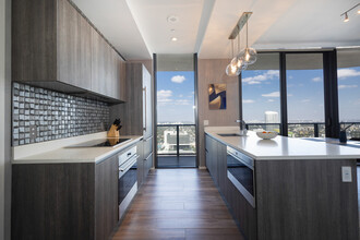 801 S Miami Ave, Unit 5409 in Miami, FL - Building Photo - Building Photo