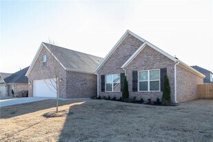 5653 Poppy Ave in Springdale, AR - Building Photo