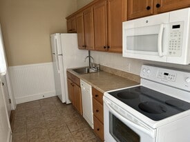 308 Locust St, Unit 3 in Fall River, MA - Building Photo