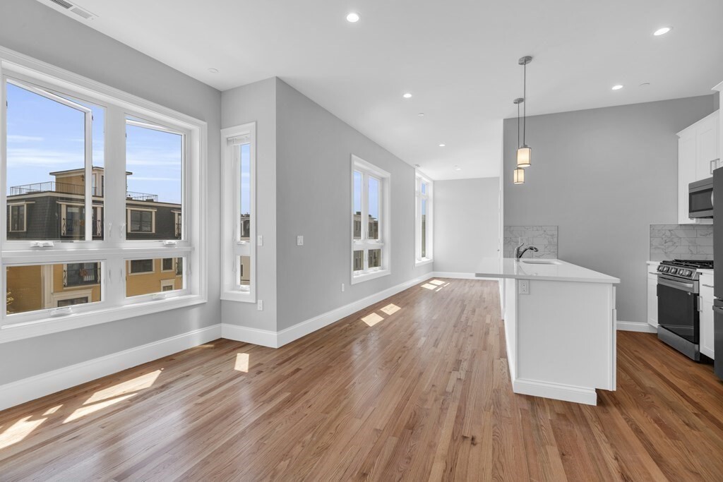 353 Dorchester St, Unit 1 in Boston, MA - Building Photo