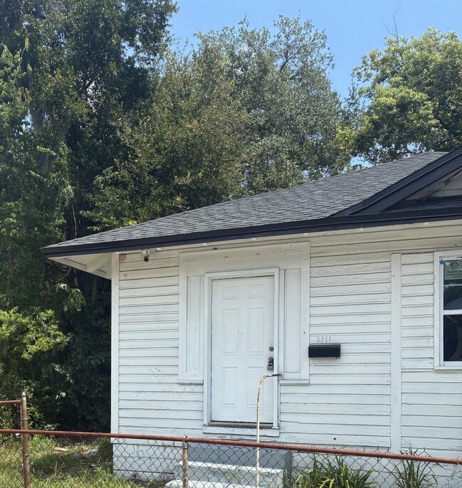 property at 3311 N Pearl St