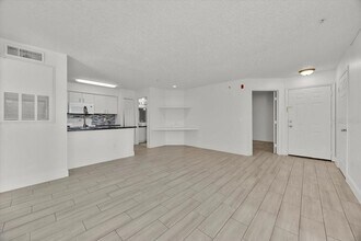 2212 Grand Cayman Ct, Unit 1617 in Kissimmee, FL - Building Photo - Building Photo