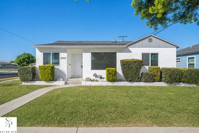 8603 Donovan St in Downey, CA - Building Photo - Building Photo