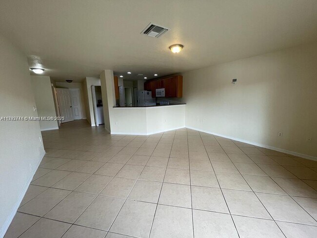 5966 Abbey Rd in Tamarac, FL - Building Photo - Building Photo