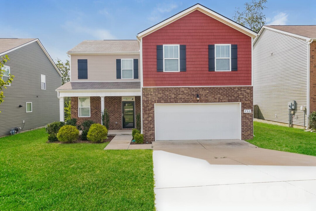 752 Prominence Rd, Unit 303 in Columbia, TN - Building Photo