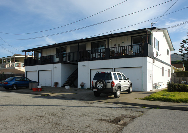 301 Buckingham Rd in Pacifica, CA - Building Photo - Building Photo