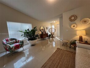 863 San Remo Dr in Weston, FL - Building Photo - Building Photo