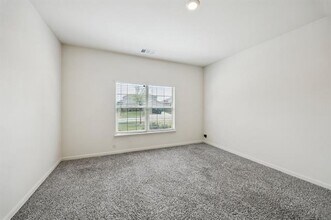 817 Mallorie Ln in Ferris, TX - Building Photo - Building Photo