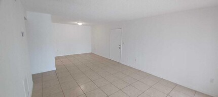 405 Executive Center Dr in West Palm Beach, FL - Building Photo - Building Photo