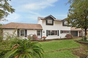 10518 Moorberry Ln in Houston, TX - Building Photo