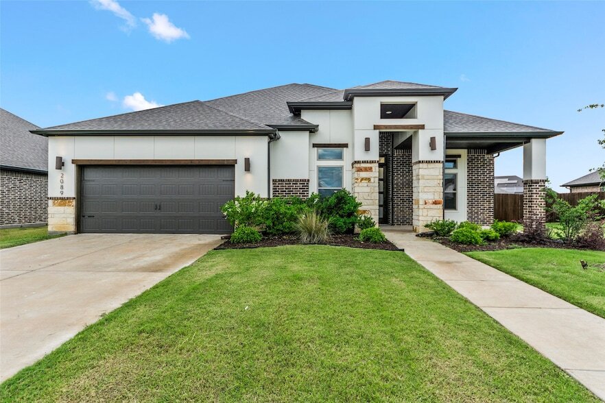 2089 Abela Dr in Waxahachie, TX - Building Photo