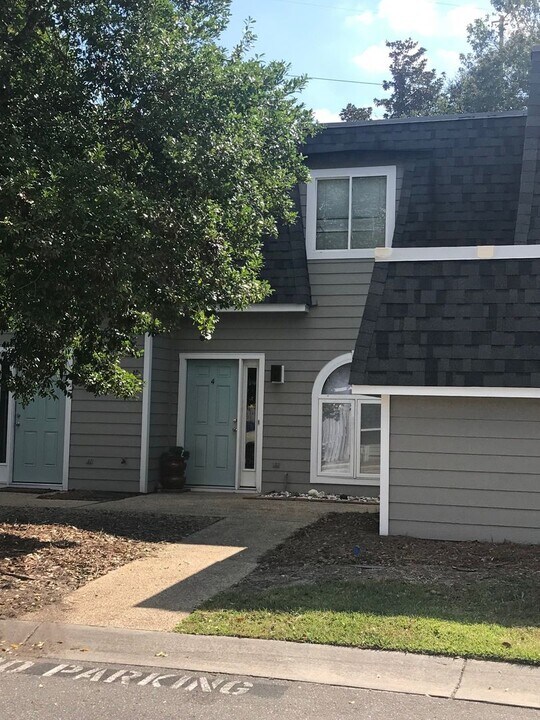 6328 Wrightsville Ave in Wilmington, NC - Building Photo