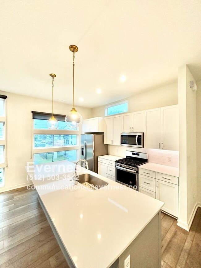property at 2528 N Fitzhugh Ave