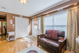 351 W Mountain Rd in Simsbury, CT - Building Photo - Building Photo