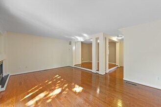 12081 Edgemere Cir in Reston, VA - Building Photo - Building Photo