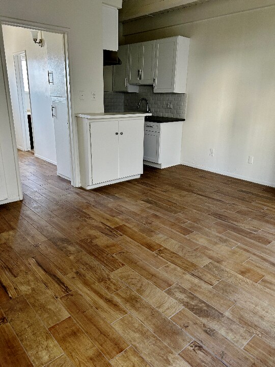 1909 Beachwood Dr in Los Angeles, CA - Building Photo
