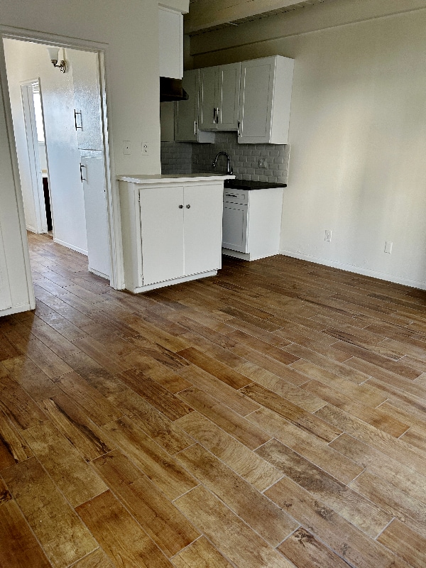 property at 1909 Beachwood Dr