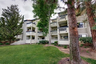 Parkside Court in Santa Ana, CA - Building Photo - Building Photo