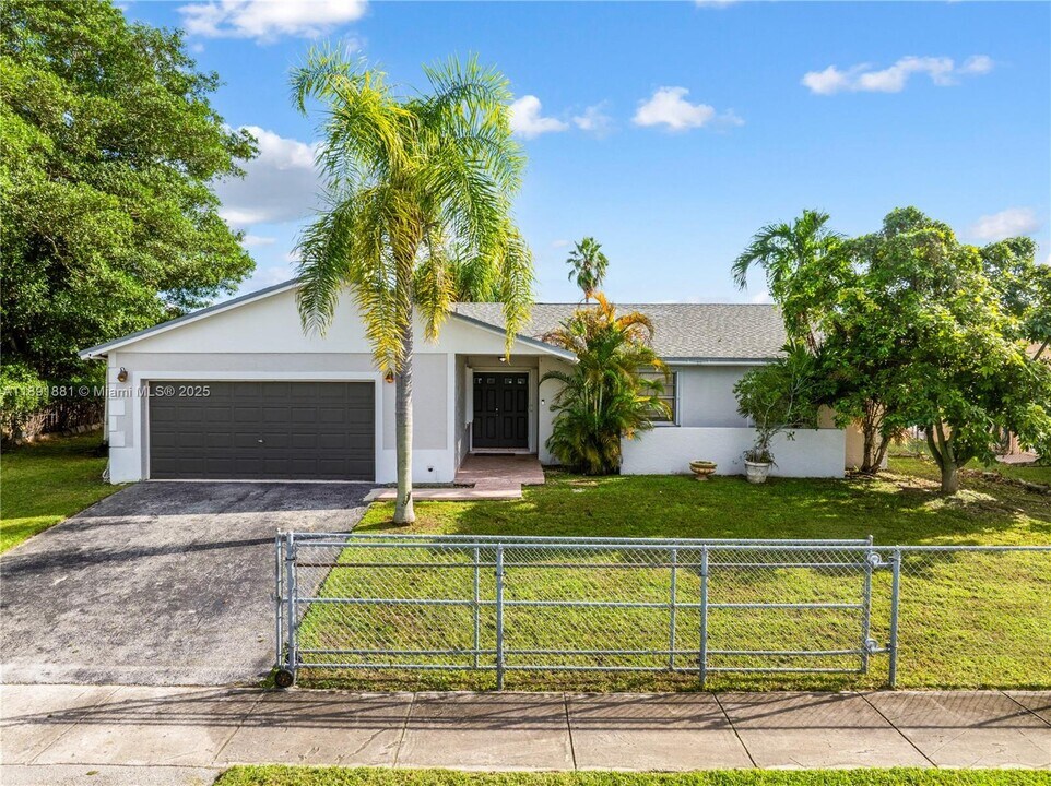 13040 SW 262nd Ln in Homestead, FL - Building Photo