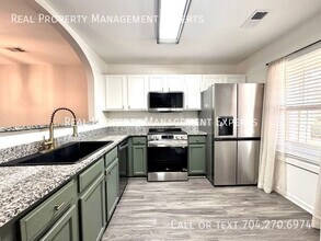 3837 Glenlea Commons Dr in Charlotte, NC - Building Photo - Building Photo