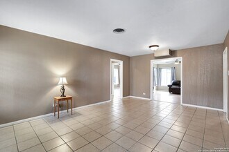 358 Saratoga Dr in San Antonio, TX - Building Photo - Building Photo