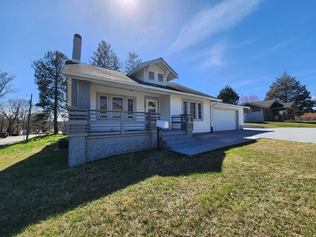 535 Fairview Rd in Asheville, NC - Building Photo - Building Photo